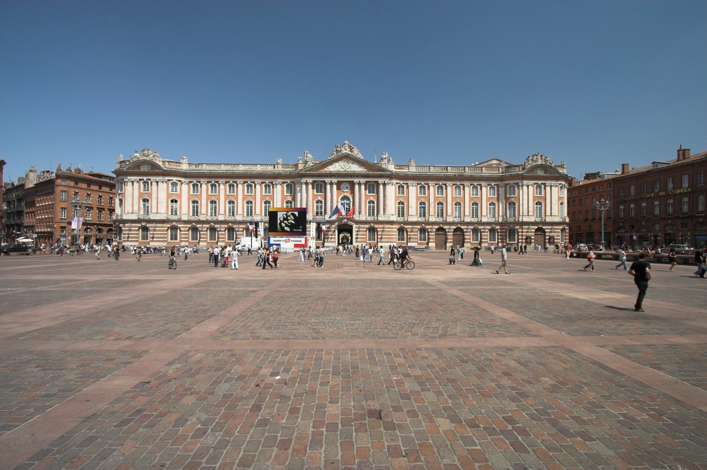 La place du Capitole à Toulouse, ville où débute mon parcours